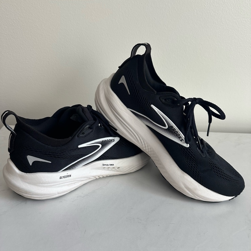 Women’s Brooks Glycerin 22 Sneakers, 9.5